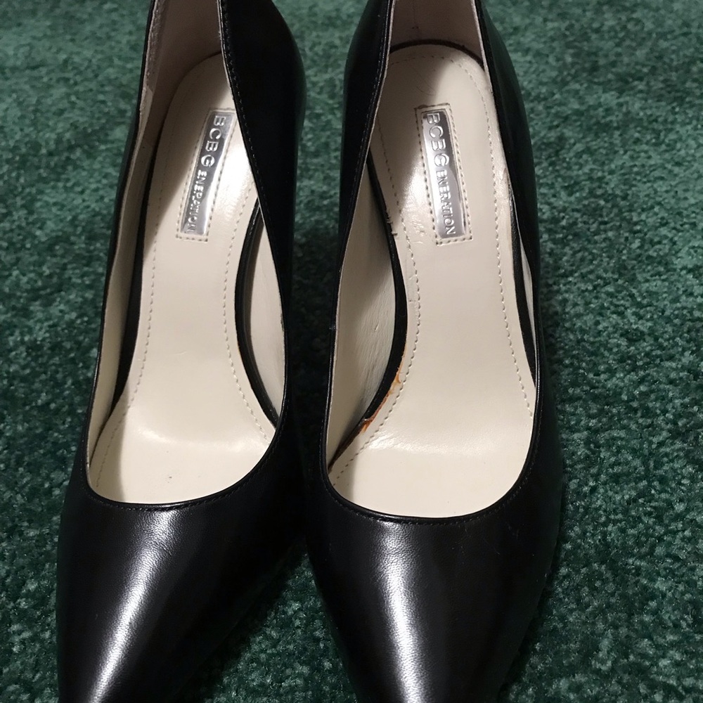 Gorgeous BCBG Black Pumps